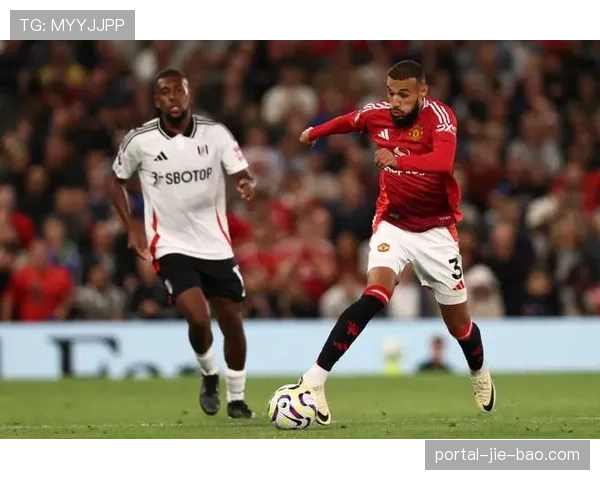 曼联边路到中路空间利用能力缺失，传球成功率仅32%位列英超第17